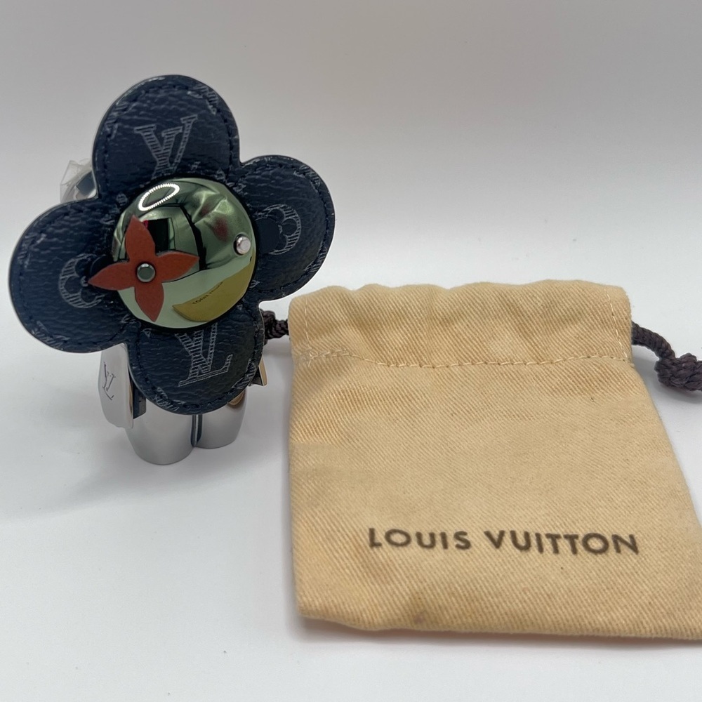 LOUIS VUITTON Monogram Eclipse Vivienne Keychain Bag Charm Holder Spaceman Grey - Picture 3 of 16